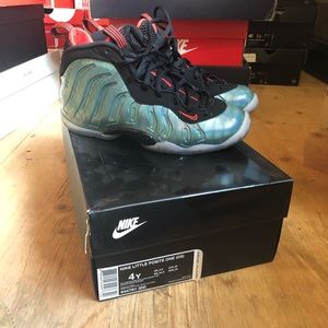 Nike little posite one size 4y